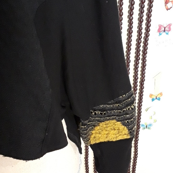 Chic black and gold top - Picture 4 of 12